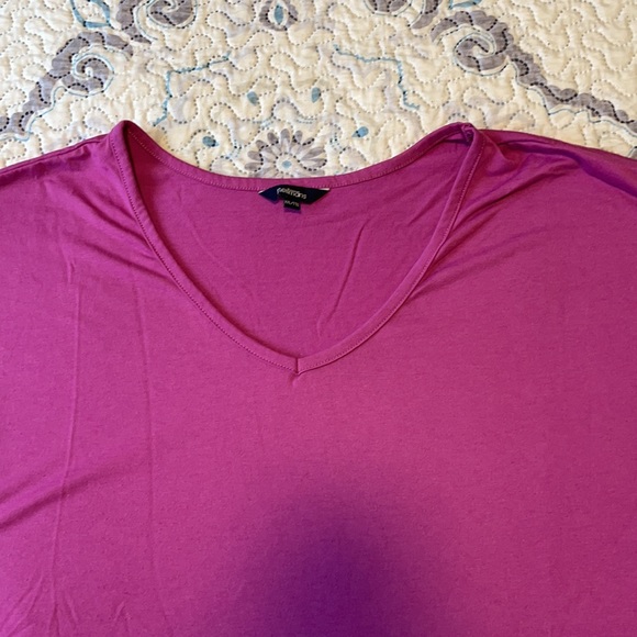 Women's V-Neck Tshirt, XXL - Picture 2 of 3